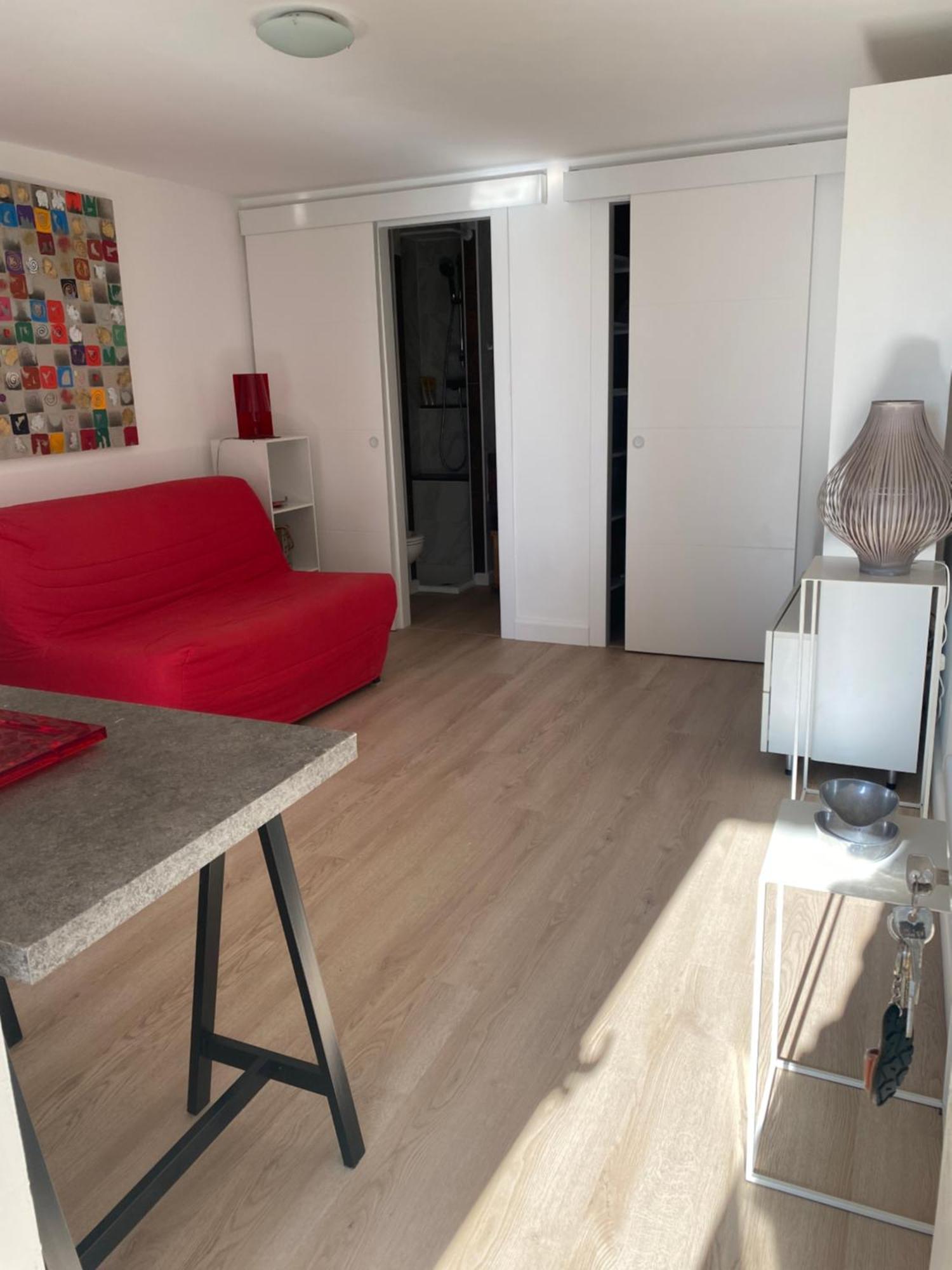 A Macina Apartment *